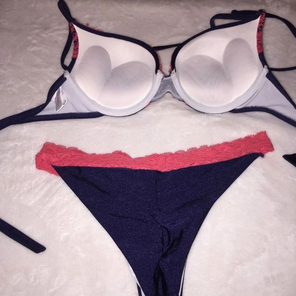 Bikini - Picture 3 of 5